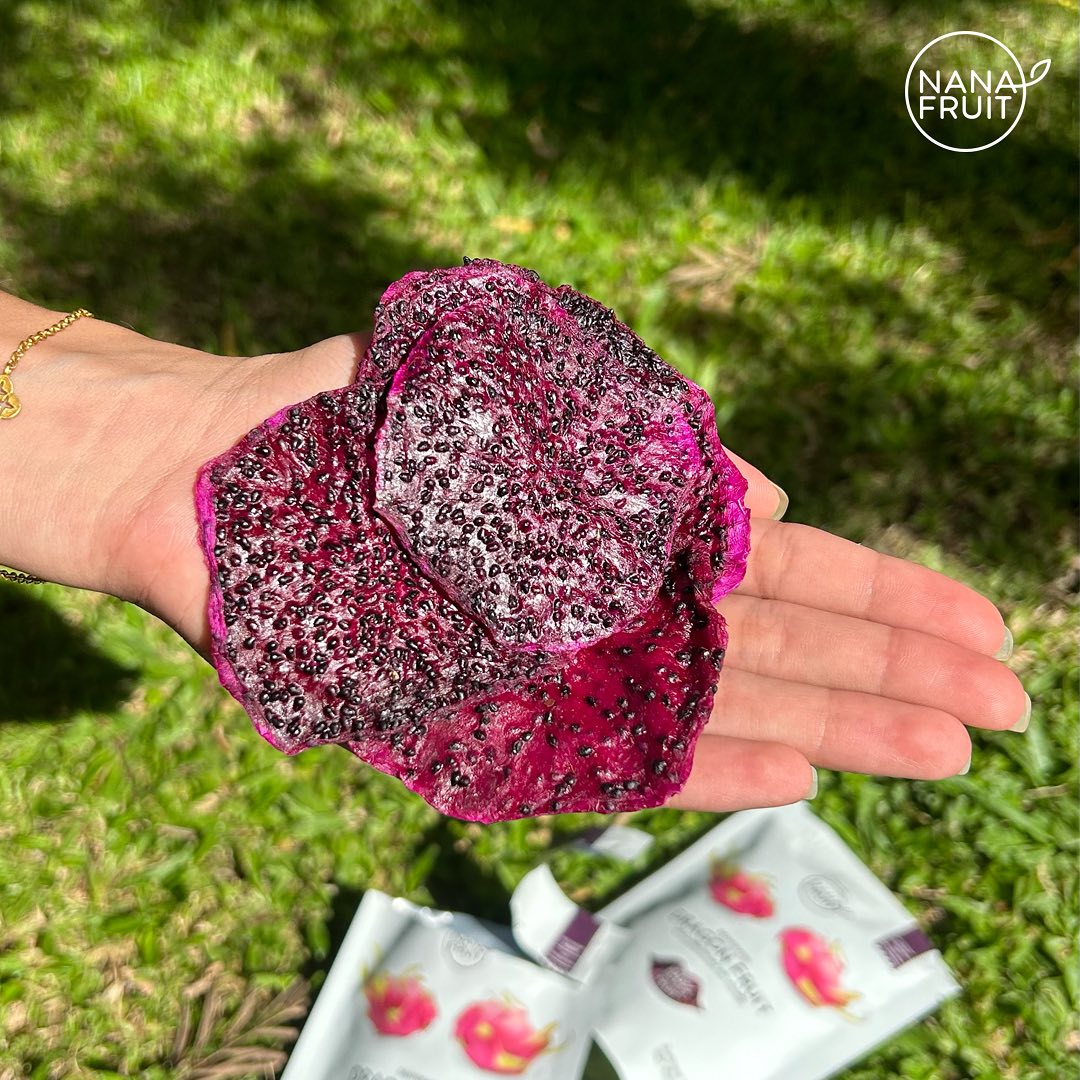 Nanafruit Dehydrated Dragonfruit – No added sugar, naturally sweet and vibrant dehydrated dragon fruit slices with a chewy texture and rich tropical flavor.
