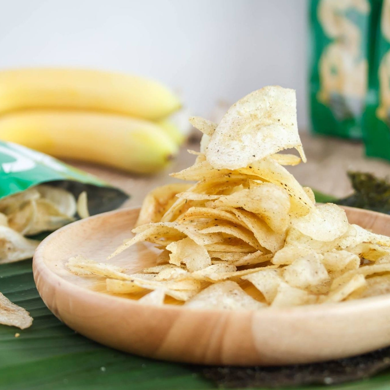 HOM Banana Chips Japanese Seaweed Flavor – Crispy handpicked banana chips cooked in rice bran oil, infused with savory umami seaweed seasoning.