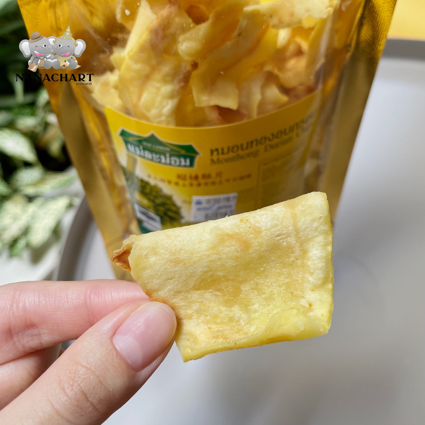 Mae Lamom Durian Chips – Crispy, fragrant chips made from premium Monthong durians, freshly fried and preservative-free for a naturally delicious snack.