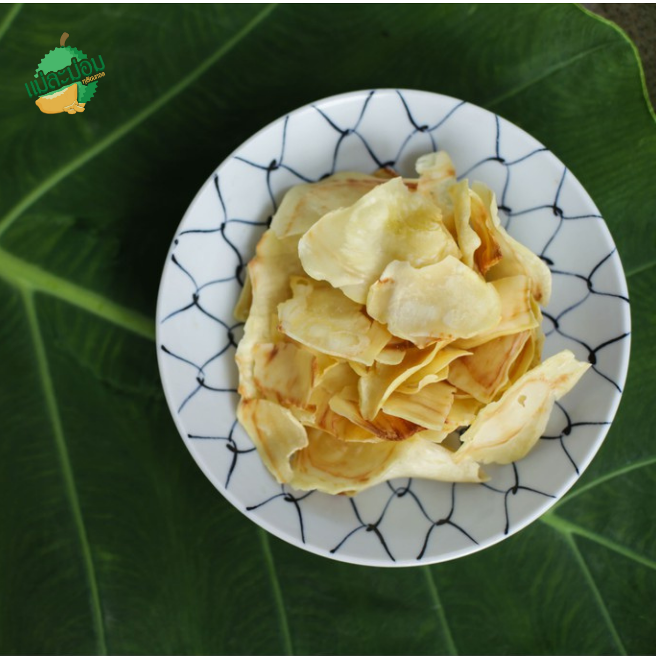 Mae Lamom Durian Chips – Crispy, fragrant chips made from premium Monthong durians, freshly fried and preservative-free for a naturally delicious snack.